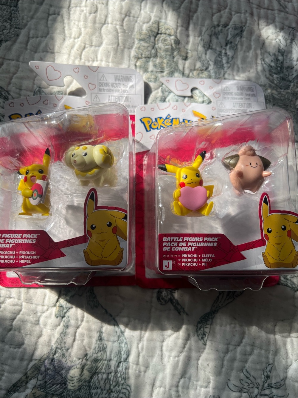 Pokemon Mini Figure Duo Pack - Yellow Pikachu with Pink Heart